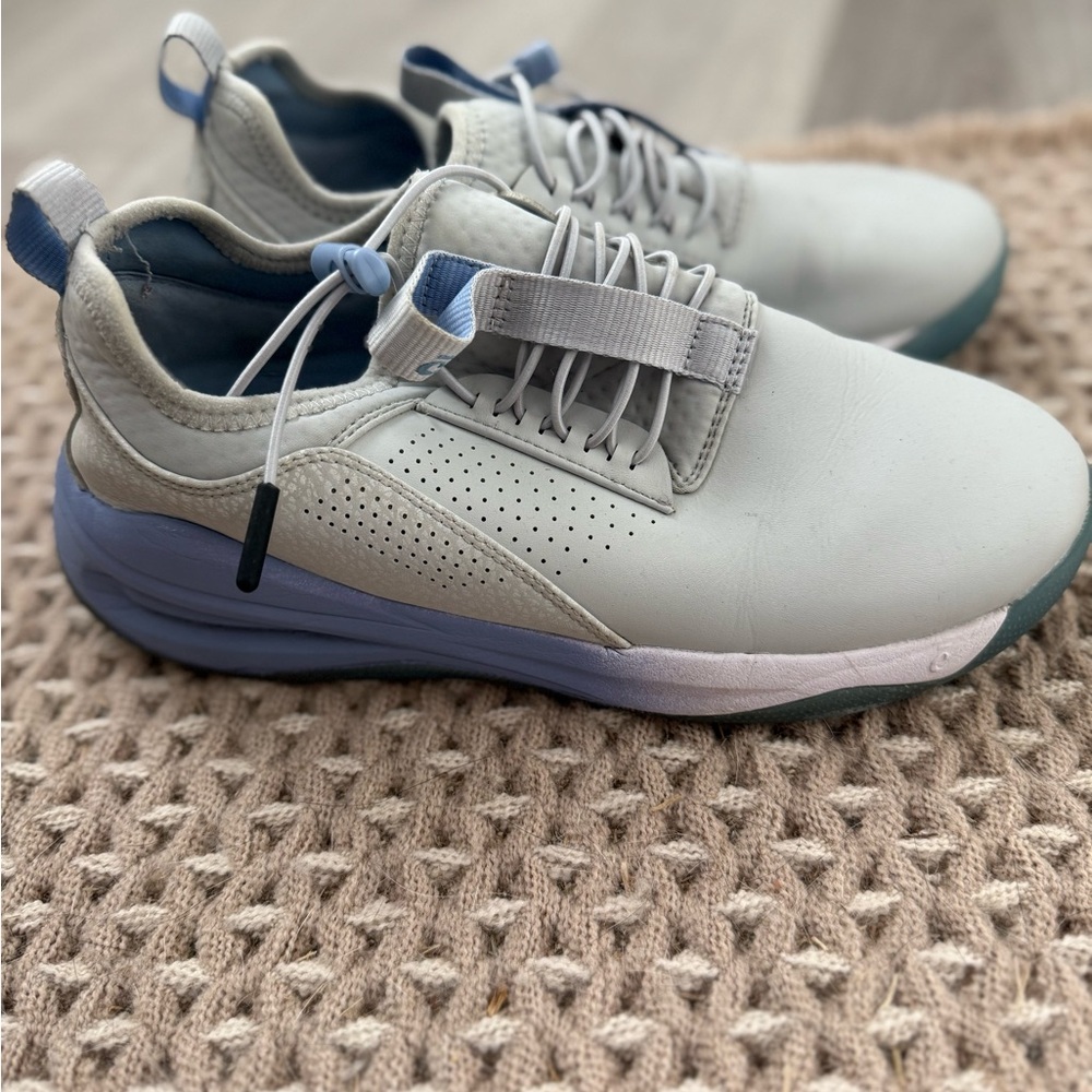 Clove nursing shoes